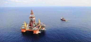 �lkede petrol sevinci