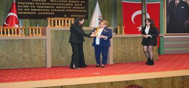 2. Platin Melek �d�lleri... Star Gazetesi Ankara Temsilcisi Fadime �zkan 'Y�l�n Gazetecisi' �d�l�ne lay�k g�r�ld�