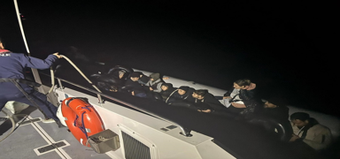 Aralar�nda �ok say�da �ocuk var... �anakkale'de onlarca d�zensiz g��men yakaland�