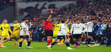 S�per Lig'in ilk yar�s�nda kartlar havada u�u�tu