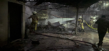 Fatih'te kapal� otoparkta yang�n ��kt�