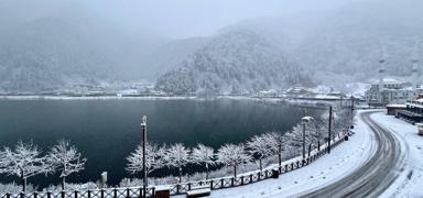 Kartpostall�k manzaralar! Uzung�l beyaza b�r�nd�