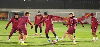 Eren Elmal� tak�ma d�nd�