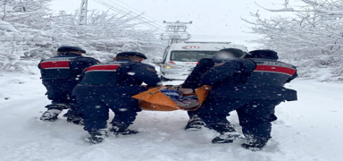 Kardan yolu kapanan hastan�n imdad�na ekipler yeti�ti