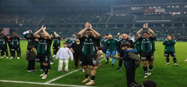 Kocaelispor seyircisinin �n�nde devle�ti
