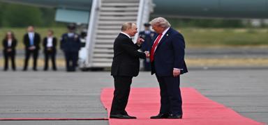 Putin ve Trump, telefonda g�r��t�... 'Kelimenin tam anlam�yla �fkelendi'