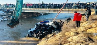 �anl�urfa'da otomobil kanala u�tu: 3 �ocuk hayat�n� kaybetti