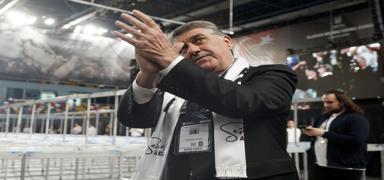 Serdal Adal�: Bar�� ve huzur dolu bir y�l diliyorum