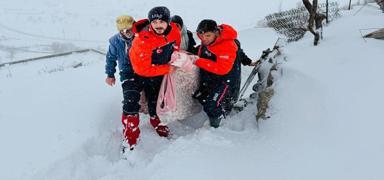 Kar hayat� durdurdu: 2521 yerle�im yerine ula��m yok