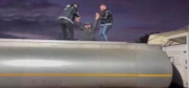 At�k tankerinin i�inden ��kt�lar