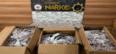 �stanbul'da zehir tacirlerine darbe: Binlerce hap yakaland�