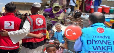 T�rk yard�m kurulu�lar�ndan Sudan'a umut eli! Binlerce ki�iye yard�m ula�t�r�ld�