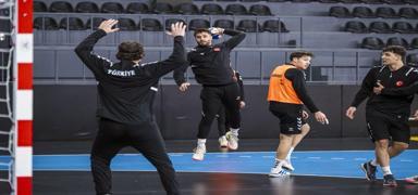 A Milli Erkek Hentbol Tak�m�, Bulgaristan ma�� �ncesi kampa girdi