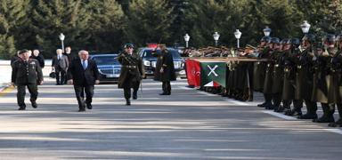 Bakan G�ler, Kara Kuvvetleri Komutanl���'nda toplant�ya kat�ld�