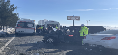 Diyarbak�r'da feci kaza: 12 ki�i yaral�