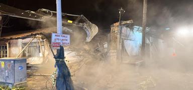 Edirne'de facian�n e�i�inden d�n�ld�: Metruk bina ��kt� 1'i bebek 5 ki�i kurtar�ld�