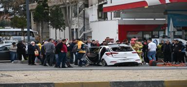 Manisa'da otomobil yolcu otob�s�yle �arp��t�: 3 ki�i yaraland�