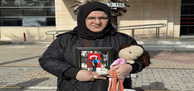 D��en koltu�un alt�nda can vermi�ti! Asans�r facias�nda su�u r�zgara att�lar