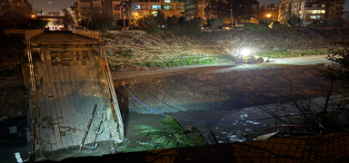 Hatay'da korkutan g���k... Yaya k�pr�s� y�k�ld�