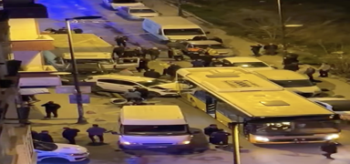 Bah�elievler'de kontrolden ��kan kamyonet ortal��� sava� alan�na �evirdi