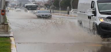 Edirne sele teslim: Cadde ve sokaklar g�le d�nd�