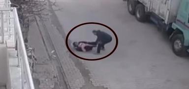 Sokak ortas�nda deh�et anlar�! Kuca��nda bebe�i olan kad�n� ac�mas�zca darp etti