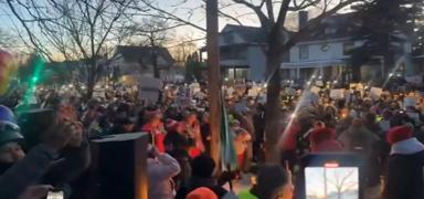 Gen� kad�n, ABD polisi taraf�ndan �ld�r�lm��t�! Minnesota'da y�zlerce ki�i protestoya kat�ld�