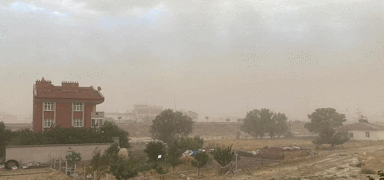 Konya'da kum f�rt�nas�: Trafi�i olumsuz etkiledi, g�r�� mesafesi d��t�