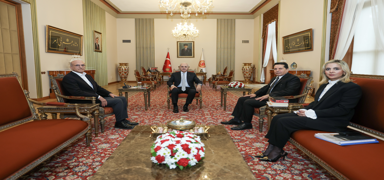 TBMM Ba�kan� Kurtulmu�, Ahmet �zer'i kabul etti