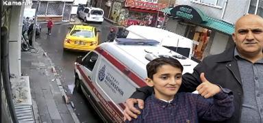 Ambulansa korkmadan yol a�t�! Koca y�rekli Muhammed'in s�zleri duyguland�rd�