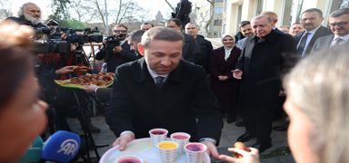 Cumhurba�kan� Erdo�an'dan gazetecilere s�rpriz