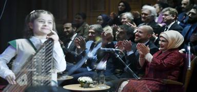 Emine Erdo�an k�resel m�zik a��n�n tehlikesine dikkat �ekti