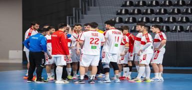 Milliler Bulgaristan kar��s�nda tur i�in sahada