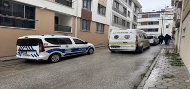 �ilingir yard�m�yla eve girdiler: 27 ya��ndaki gen� evinde �l� bulundu