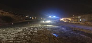 Kar trafi�i esir ald�... Sivas-Kayseri kara yolu ula��ma kapand�