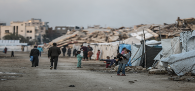 Gazze'deki Filistinliler, �srail soyk�r�m�n�n b�lgede insani felakete yol a�mas�n� protesto etti