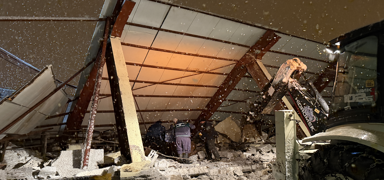 Kahramanmara�'ta ah�r�n �at�s� kara dayanamad�: 18 b�y�kba� hayvan telef oldu