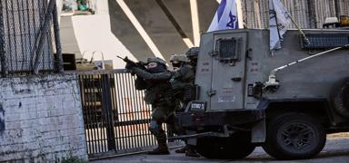 Bat� �eria'da �srail zulm�: Filistinliler g�zalt�na al�nd�