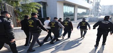 Ev ve kredi tuza��: Paravan �irketlerle vurgun yapan �ebeke ��kertildi