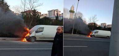 �stanbul trafi�inde yang�n pani�i kamerada: Ara� alev ald�