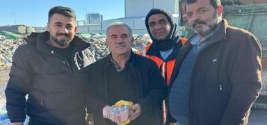 Bankada 'yanl�� po�et' pani�i! Bir anl�k dalg�nl�k pahal�ya patl�yordu