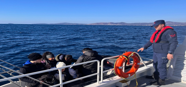 �zmir a��klar�nda hareketlilik: 67 d�zensiz g��menle ilgili i�lem yap�ld�