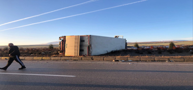 Afyonkarahisar yolunda feci �arp��ma: S�r�c� kurtar�lamad�