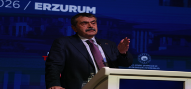 Deprem b�lgesi aya�a kald�r�l�yor... Bakan Tekin: Y�k�lan 9 bin derslik yerine 23 bin derslik yapm�� olaca��z