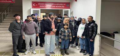 Manisa'da hareketli saatler: 34 d�zensiz g��men yakaland�