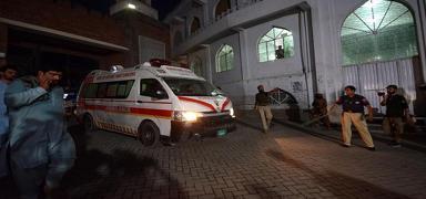 Pakistan'da yollar kana buland�: H�z ve sis 24 can ald�