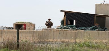 ABD �ekildi, kontrol Ba�dat'ta: Ayn el-Esed �ss�'nde bayrak de�i�imi