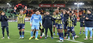 Olumsuz hava �artlar� Fenerbah�e'nin d�n���n� engelledi