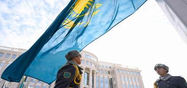 Kazakistan Anayasas� yeniden yaz�labilir