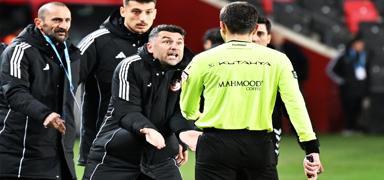 Burak Y�lmaz'a 3 ma� ceza